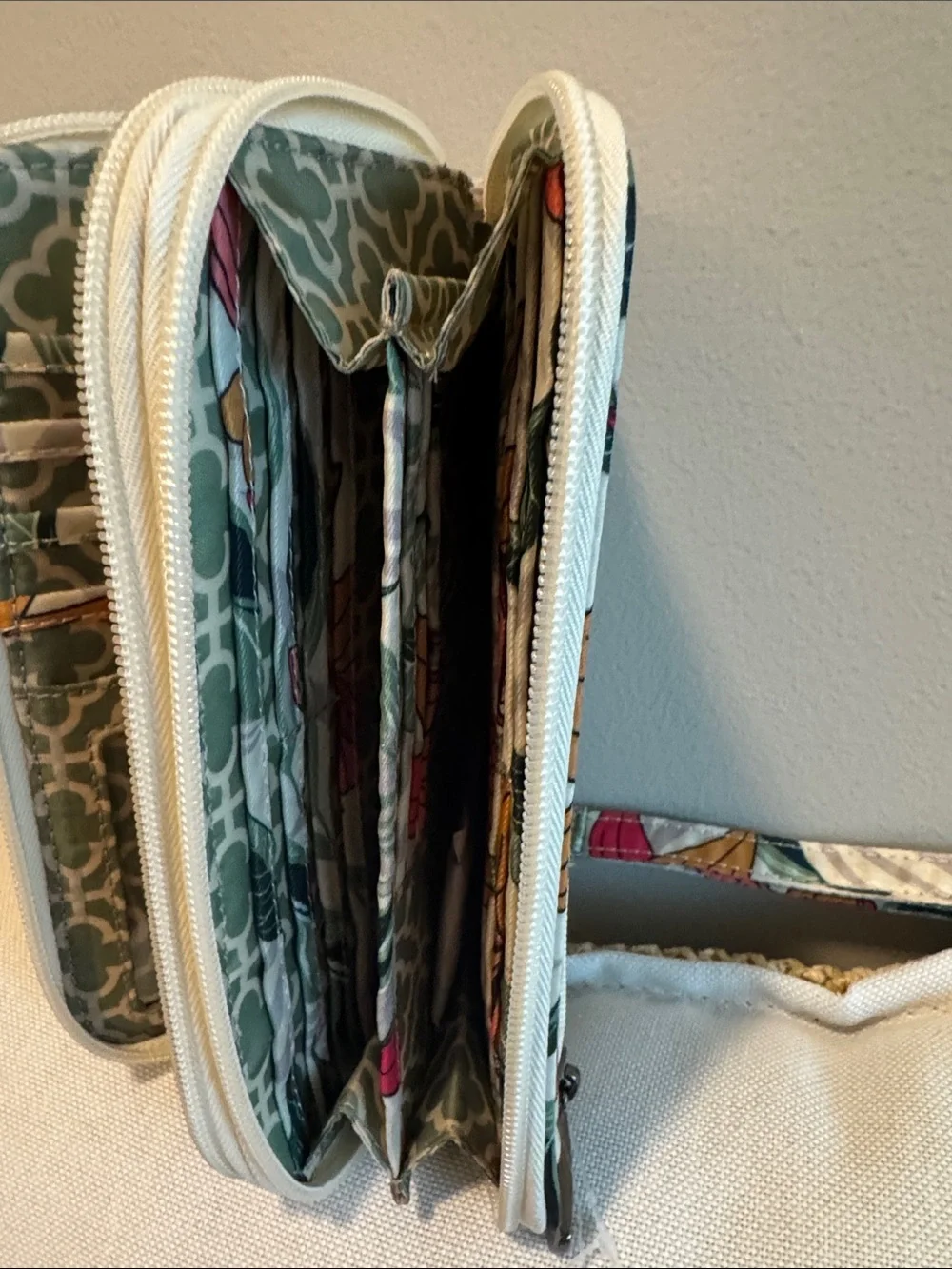Rare LUG lily sand  Splits XL Wallet w/detachable Wristlet